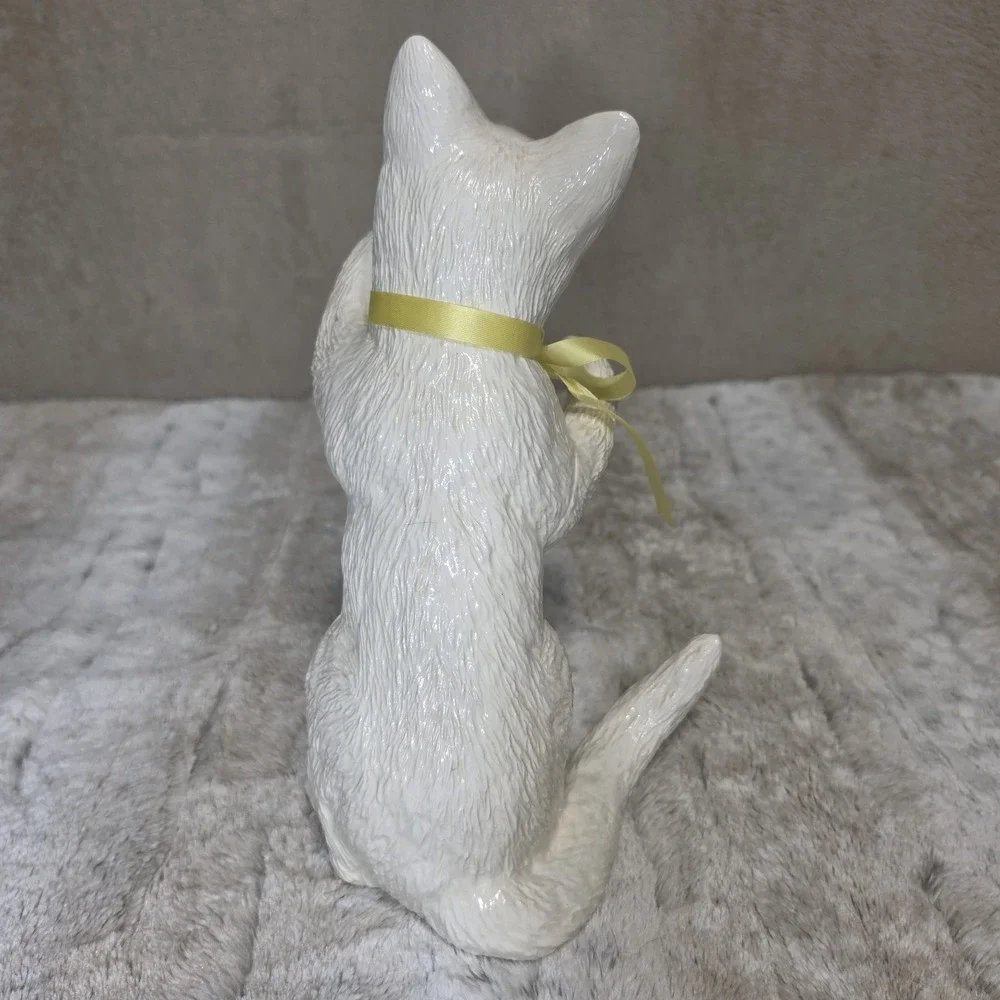 Vintage 1986 Scioto Ceramic Cats Figurine Set of 2 White Shelf Sitter Playful